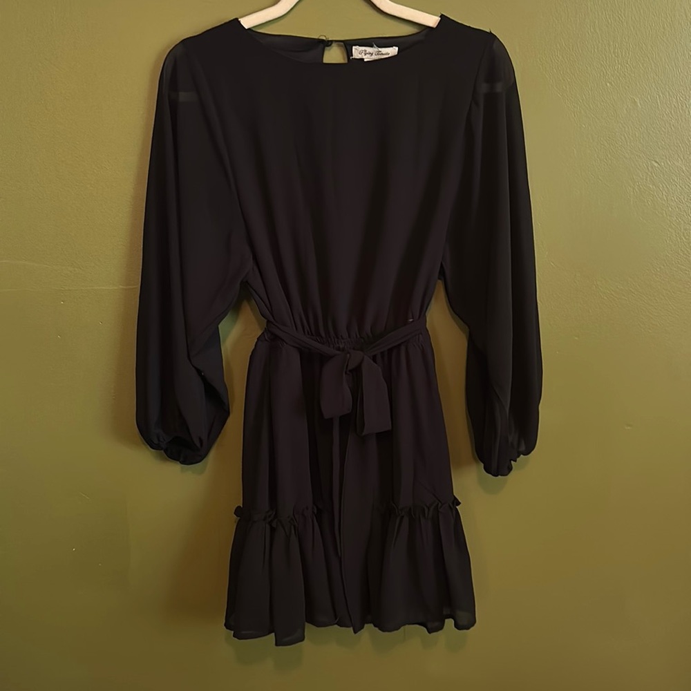 Flying tomato brand size xs flowly mini dress long sleeve. Very lightweight feel